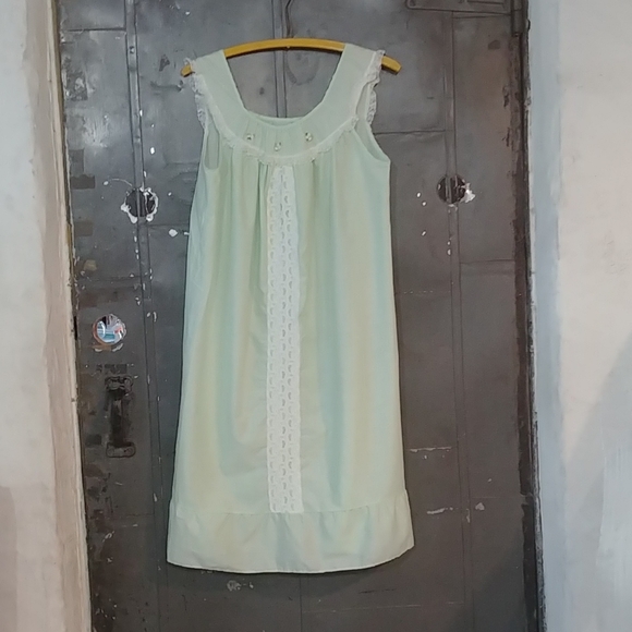 Pale Pistachio Green Nightie - Picture 7 of 7